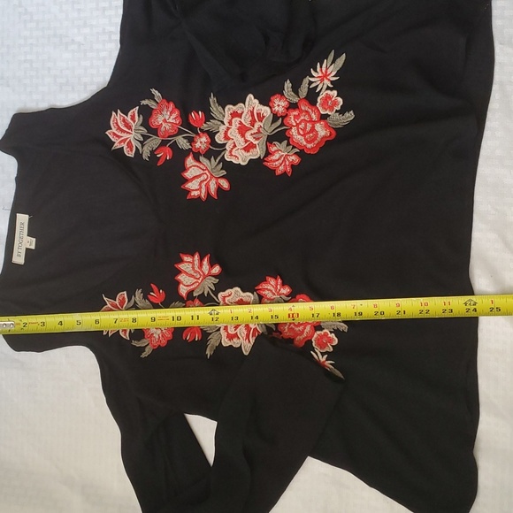 BY Together women's black embroidery top size M - Picture 13 of 15